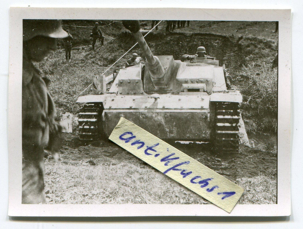 Stug Panzer-Sturmgeschütz bei Frontfahrt 1943
