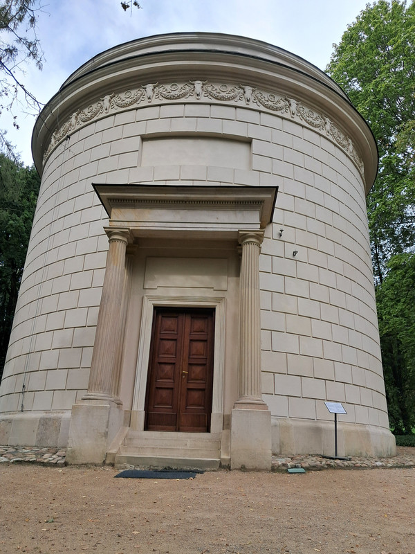 Varsovia 2024 la ciudad Fénix que resurgió de sus cenizas. - Blogs de Polonia - Dia 3-Parqie Lazienki, Palacio de la cultura, Praga, museo comunísimo. (9)
