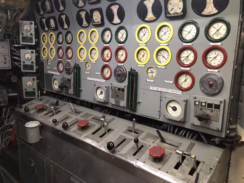 94-maneuvering-room-01.avif