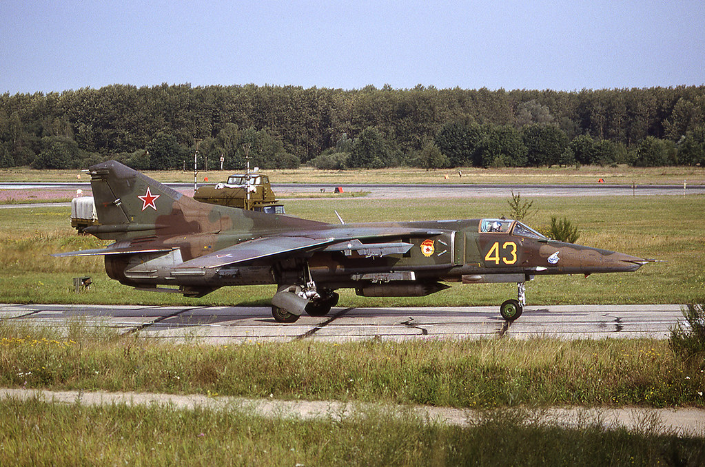 19 GvAPIB MiG-27D Yellow 43_61912561305 [Lärz 8.92]