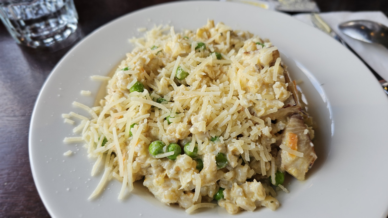 有點像是燉飯，但是小薏仁代替米飯