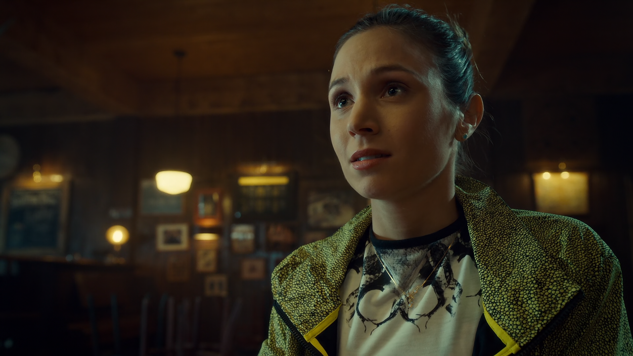 Wynonna.Earp.S02E07.Everybody.Knows.1080p.10bit.BluRay.AAC5.1.HEVC-Vyndros.mkv_snapshot_18.06_[2020.