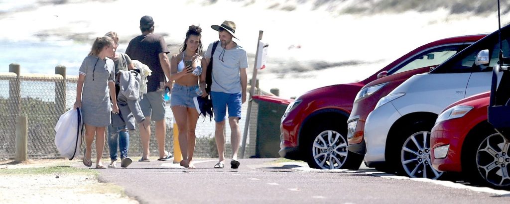 Holly-Young-Upskirt-STARS-com-31