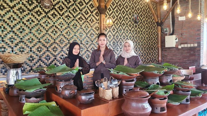 Godhong Gedhang, pilihan tempat makan siang enak di Lumajang dengan suasana pedesaan.