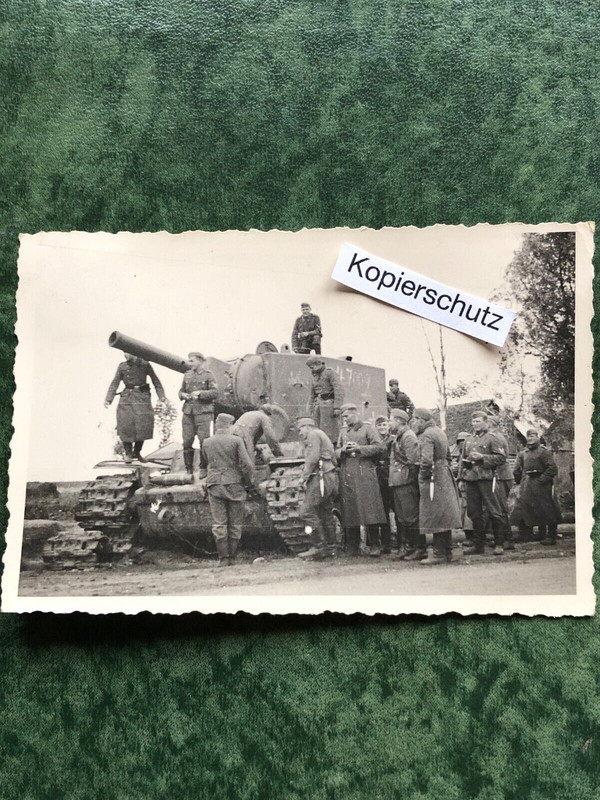 Altes Foto-Panzer-Tank-Beute-Soldaten-Bevölkerung-Russland2