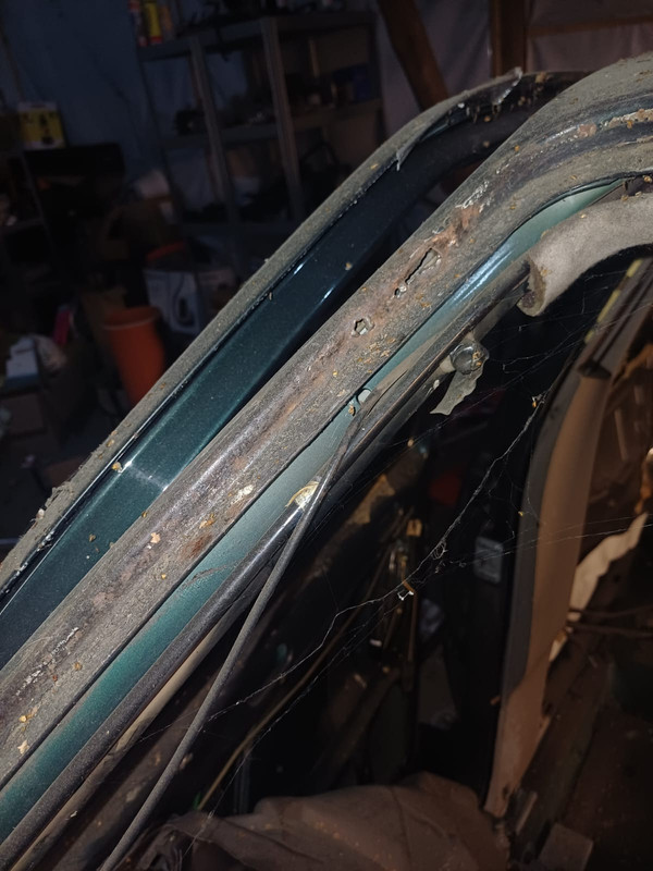 SAAB rechterstijl voorraam slecht boven