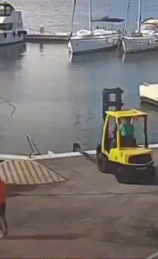 [Image: twittervid-com-Brain-Iesspeople-6193f6-1.gif]