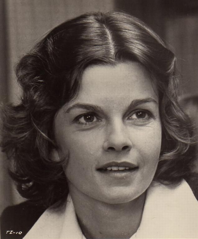genevieve_bujold_b85