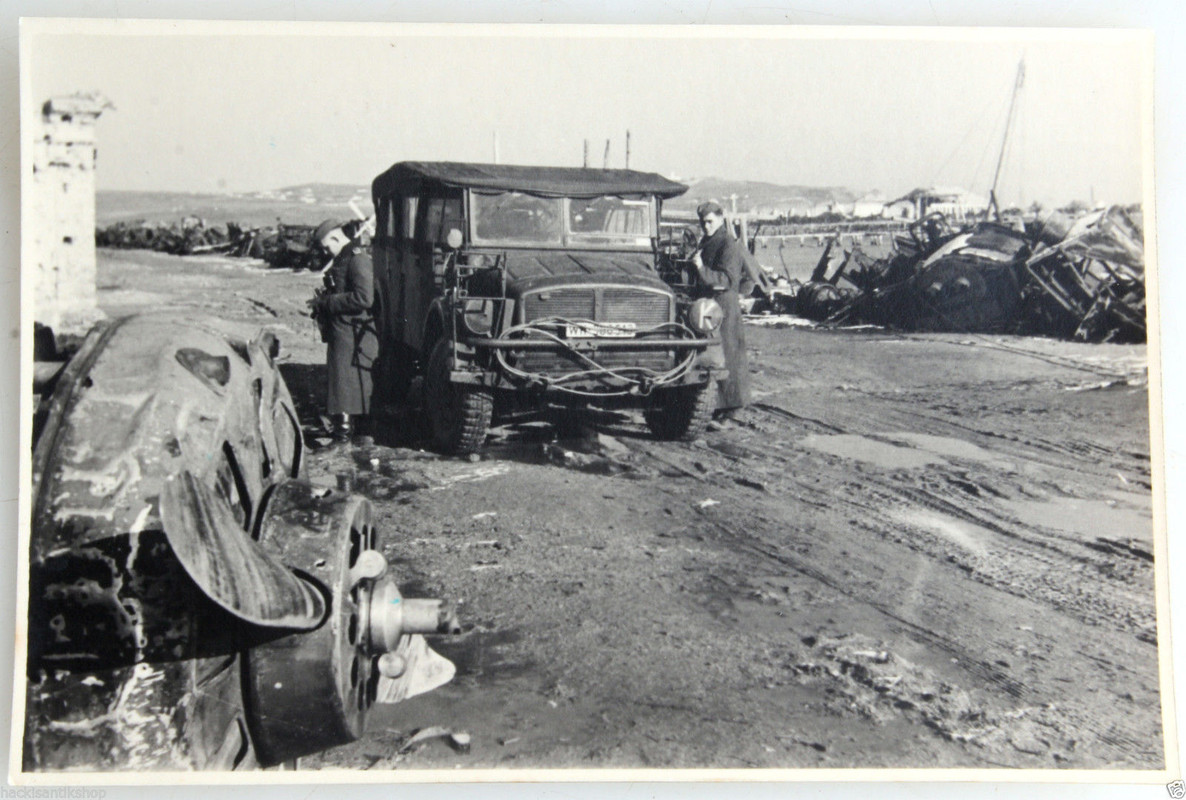 WK2 Foto Kfz 23 Fernsprechkraftwagen abgestürzte