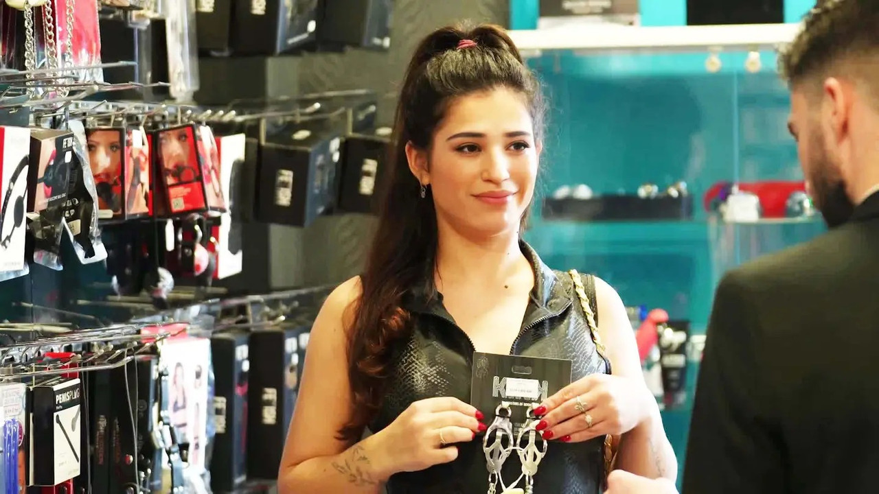 JacquieEtMichelTV 25 06 13 Vanessa 33 years old lawyer in Frejus!