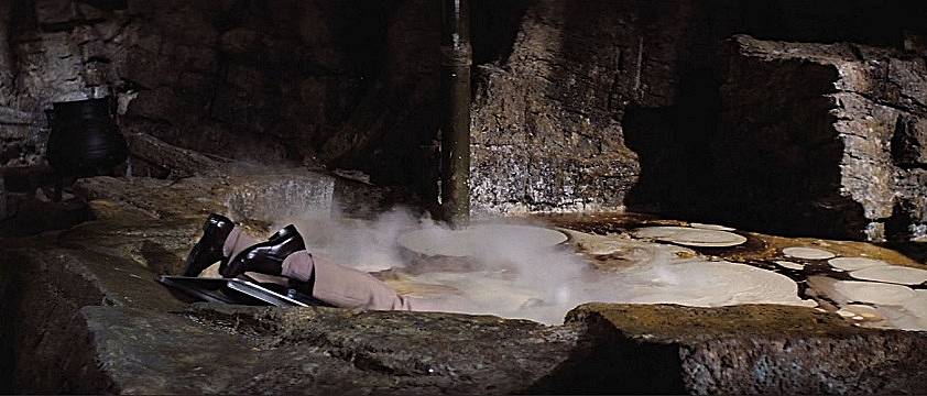BRUCE-GLOVER-BLOFELD-2-FOTOR.jpg
