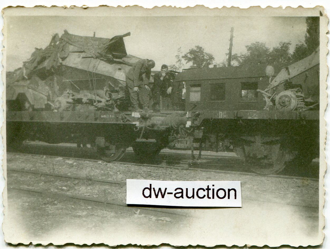 zerstörter 8-Rad Panzerspähwagen Eisenbahn Trans