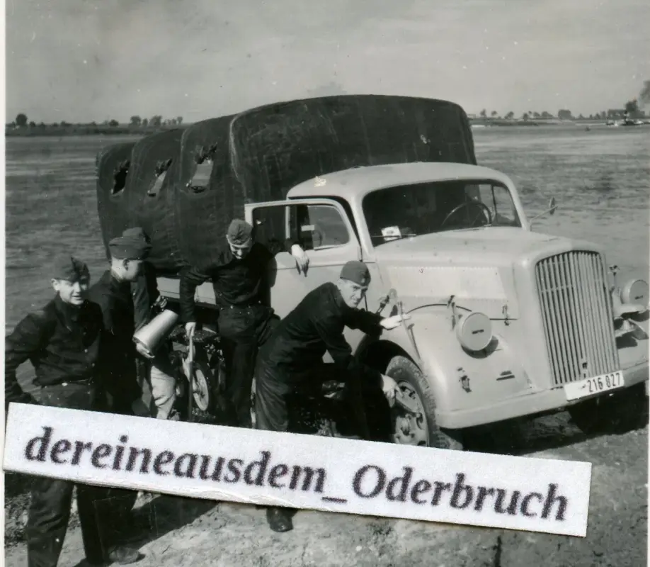 C15 Foto Sd.Kfz. 3 Halbkette Maultier Depot Sachsenhausen Oranienburg Fahrschule (1)