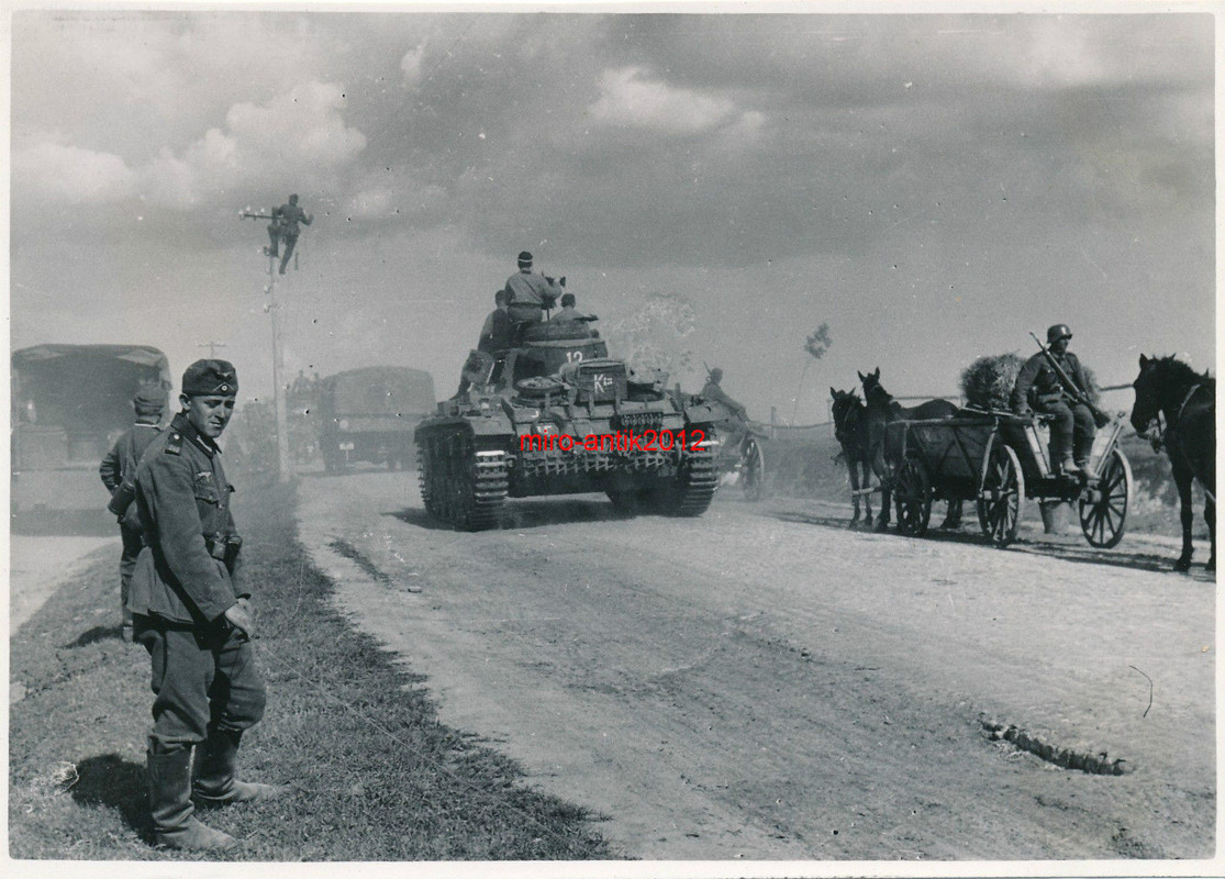 Panzerverbände auf dem Vormarsch, Russland