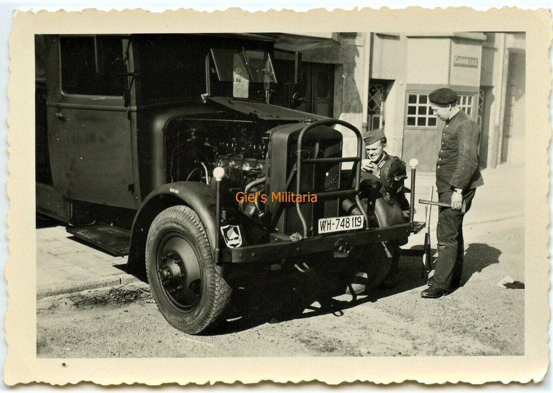 Orig. Foto Motor Henschel Truppen Lkw mit Wappen, Bevölkerung Calais Frankreich