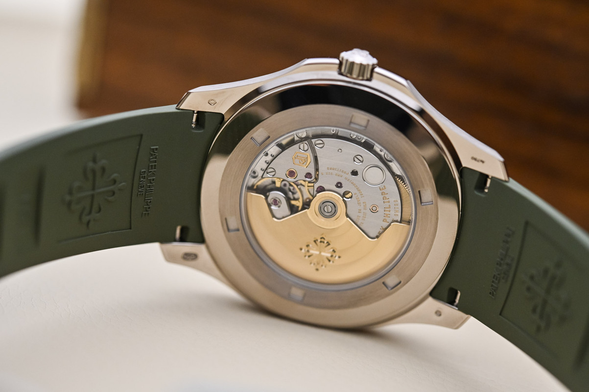 Patek-Philippe-Aquanaut-Jumbo-5168G-Khaki-Green-White-Gold-3