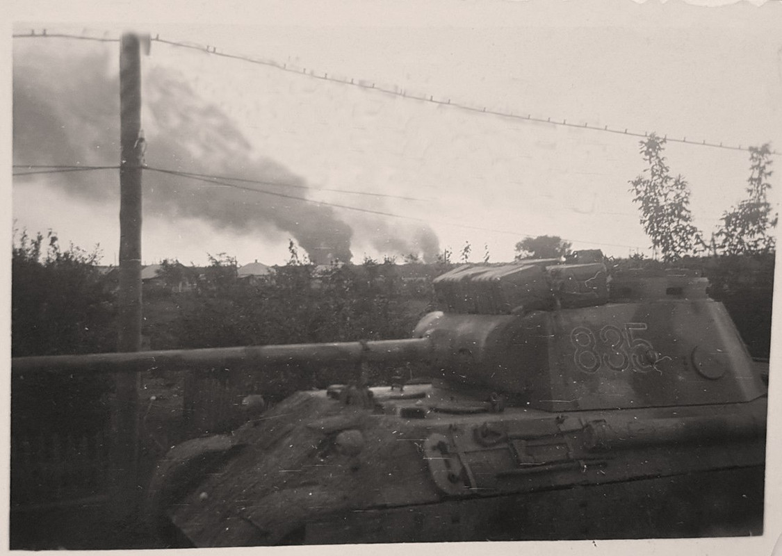 Panther Ausf D 23-й танковой дивизии с канистрами на башне