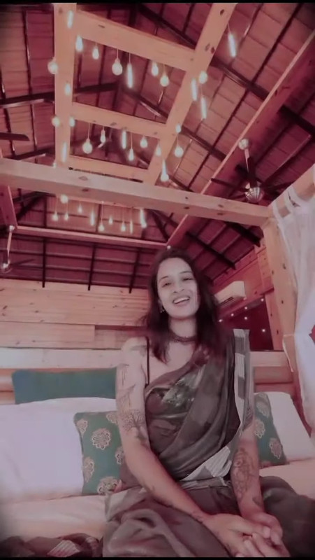 viber good Sreedevi Gopinath sexy open navel show.mp4_snapshot_00.00.831