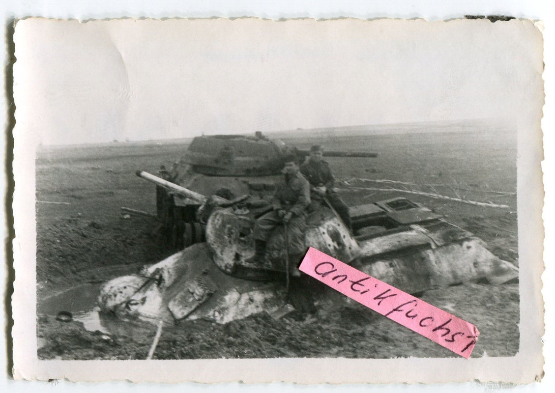 2 abgeschossene T-34 Panzer aus Rußland 1942