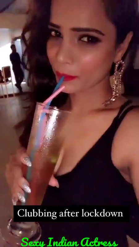 [Image: Archana-Gautam-Flaunts-22.jpg]