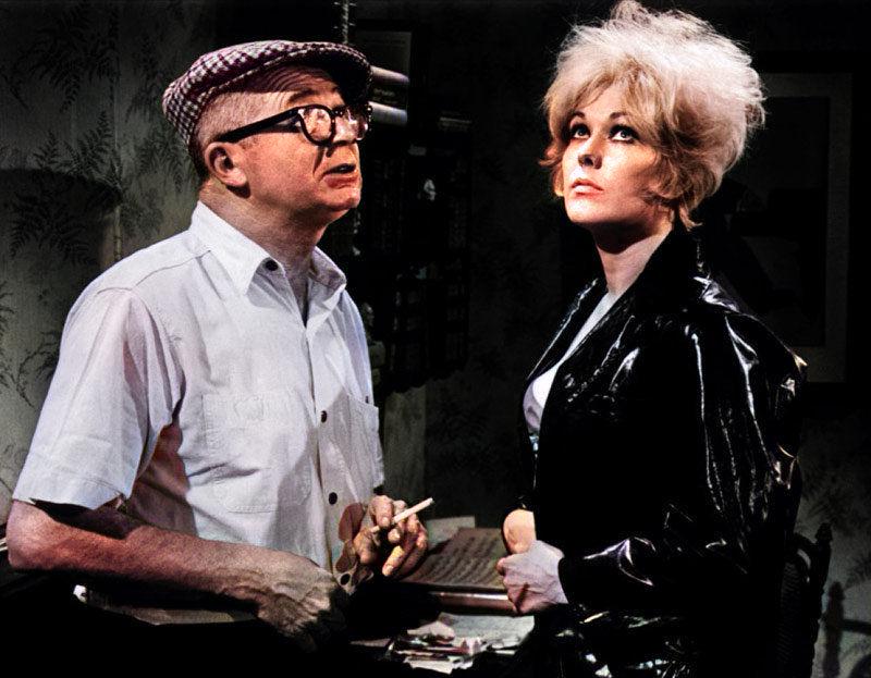 Kim Novak (Kiss Me, Stupid - 1964).