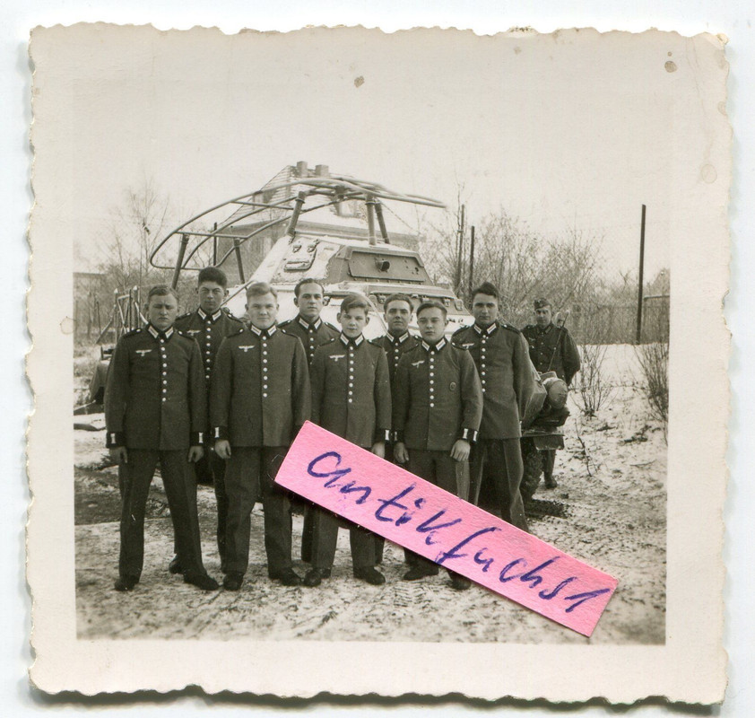 Deut. Funk-Schützen-Panzer in weiß mit ausgebaut