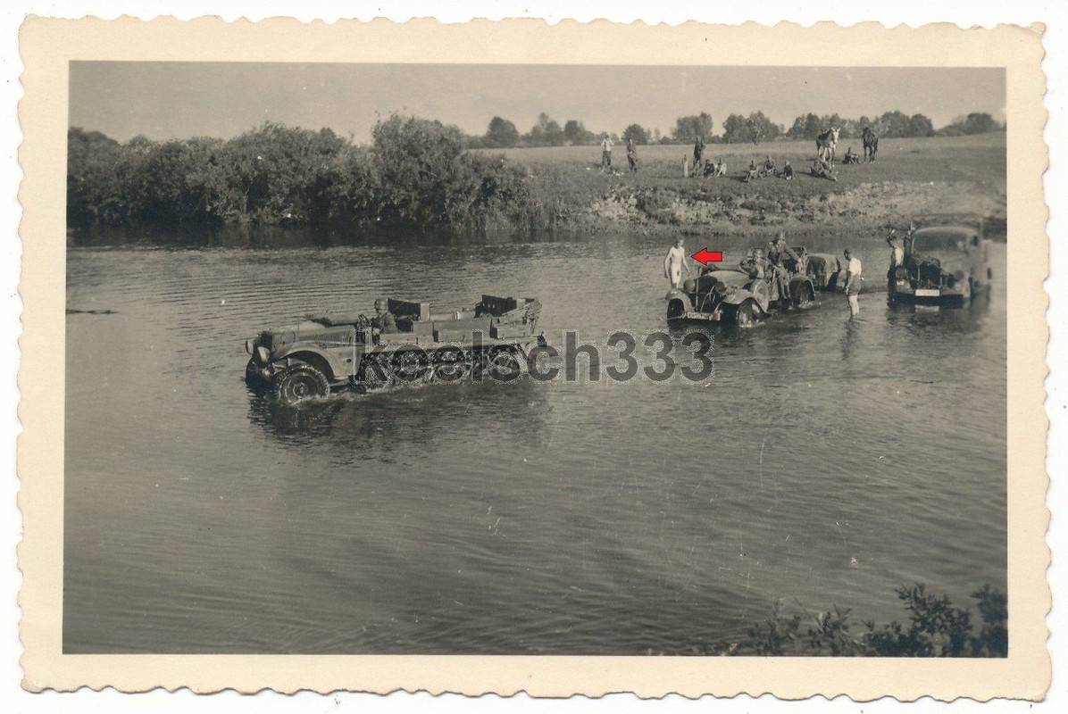 Foto Panzer Halbkette PKW Kübelwagen LKW Nackter