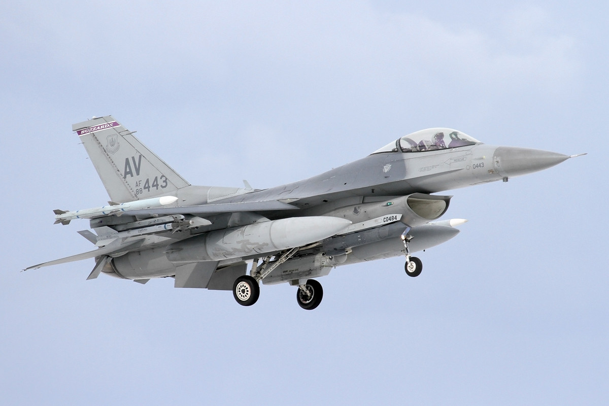 128_F-16C_USAFE_88-0443 ∕ AV_510 FS