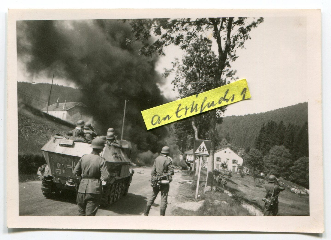 Deut.Schützen-Panzer im Orts-Gefecht , Hoch und 