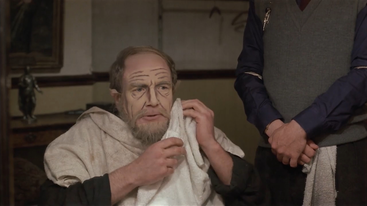 The Dresser 1983 BluRay [Hindi + Tamil + English] 480p 720p ESub Screenshot