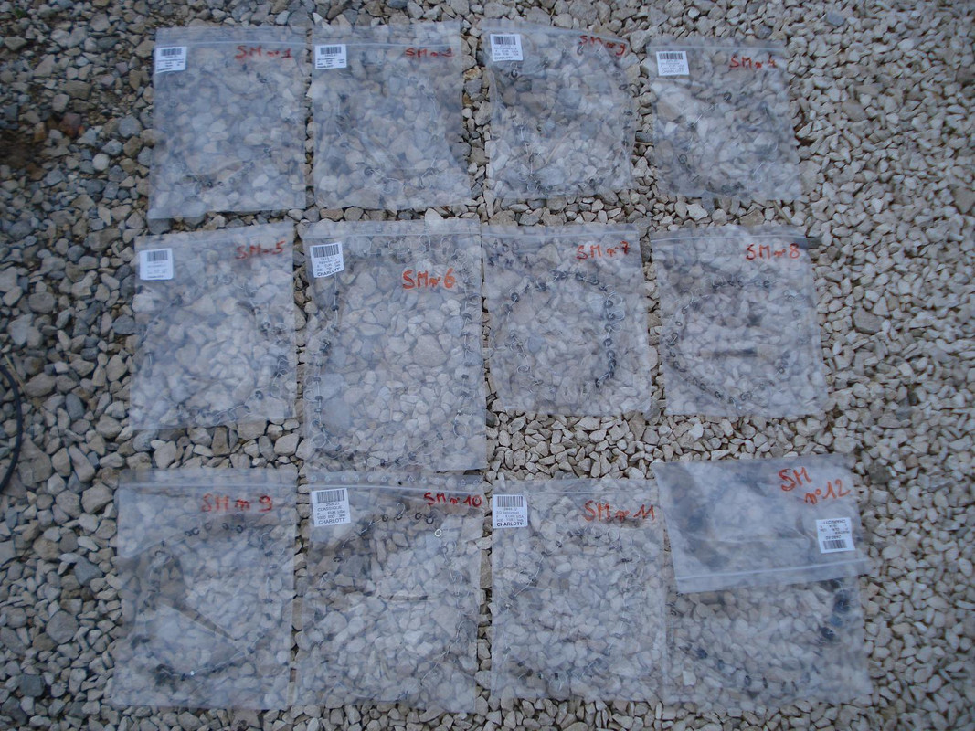 705 Sachets de colliers