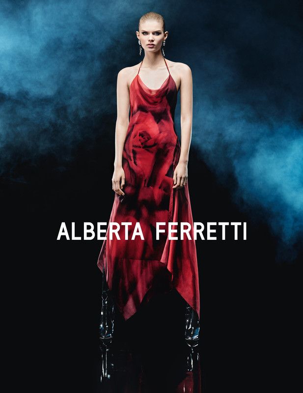 Alberta Ferretti, la campagna Autunno/Inverno 2023-24