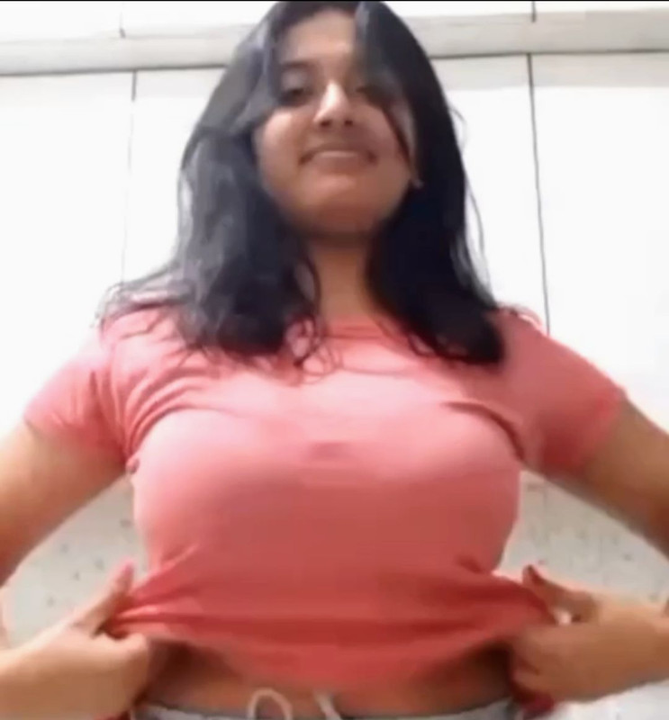 Desi Slut’s Leaked Selfies Full Nude Bathing