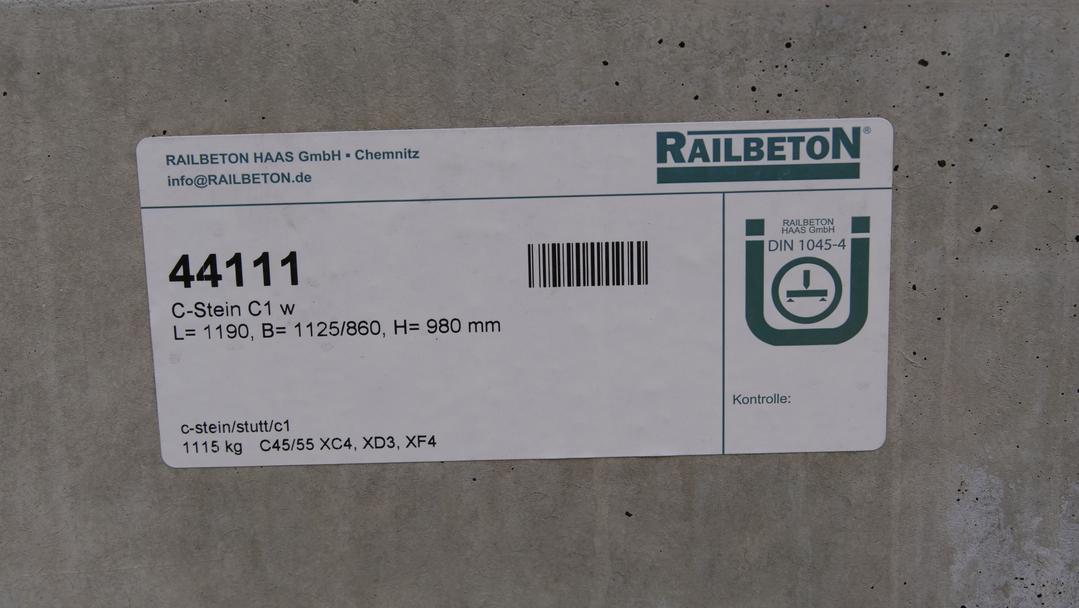 [Bild: 011125-132347-714b.jpg]