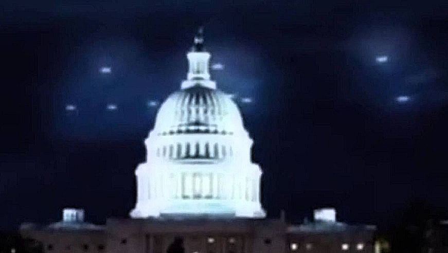 EARTH-VS-FLYING-SUCERS-WHITE-HOUSE-COLOR-FOTOR.jpg