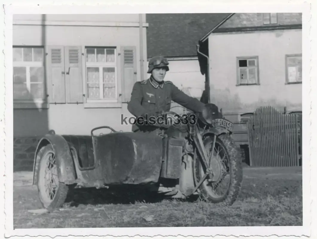 Foto Soldat der Wehrmacht mit einem Zündapp Motorrad Gespann ...