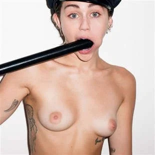 [Image: miley-cyrus-sexy-private-pics-2.webp]