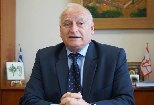 ΣΥΓΚΕΝΤΡΩΝΕΙ ΥΠΟΓΡΑΦΕΣ Ο ΒΡΟΥΛΗΣ