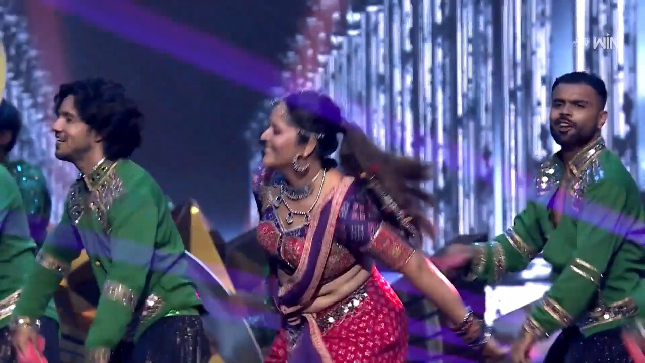 [Image: Anasuya-Bharadwaj-Sizzling-Steamy-Hot-Pe...me-mp4.jpg]