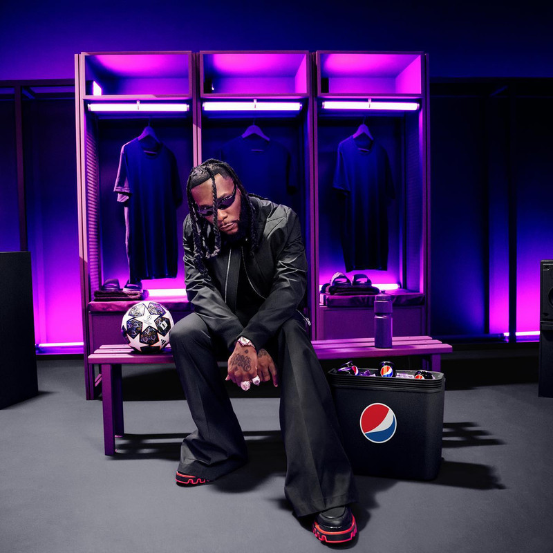 Champions, Burna Boy in Burberry al super show pre Finale Champions, Burna Boy in Burberry al super show pre Finale