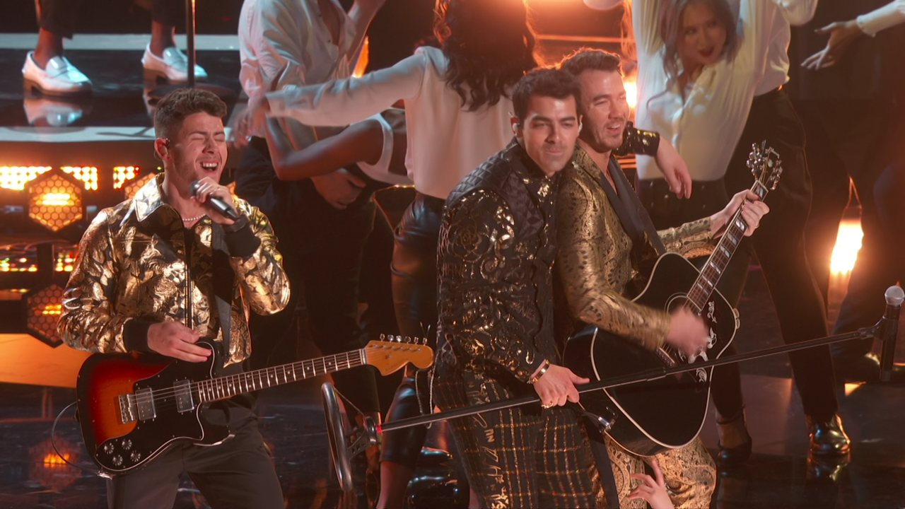 4.Jonas Brothers - Five More Minutes & What a Man Gotta Do(Gramm