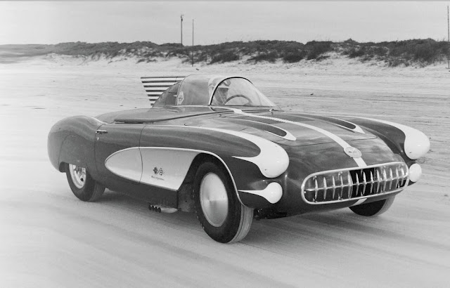 pour se rincer l'oeil - Page 34 1957-Chevy-Corvette-Style-Dept-at-Daytona-Accel-Trials-2