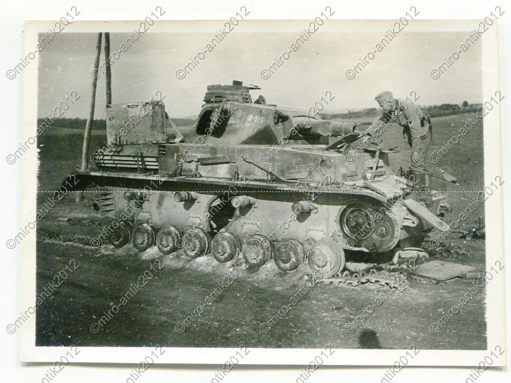 Foto, Wehrmacht, zerstörter Panzer IV bei Dijon,