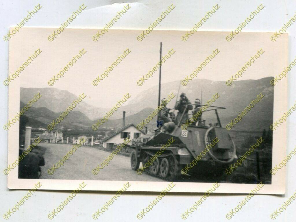 Foto, Sdkfz des Rudolf Neubrandt (RK), in den Pyrenäen, 1942