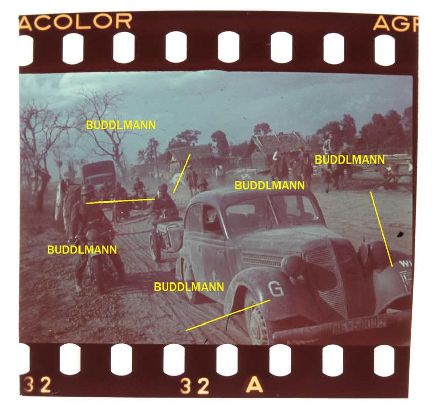 Farbdia Wehrmacht Vormarsch Russland Fahrzeuge Kettenhund Motorrad Bevölkerung