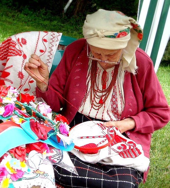 peopleoldladysewing.jpg