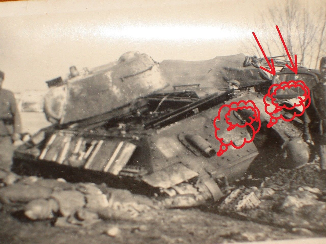 ZERSTÖRTER RUSSISCHER PANZER T-34 ,