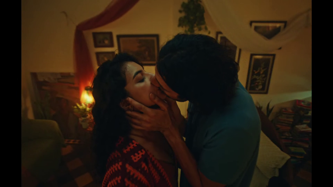 [Image: vlcsnap-2025-12-21-22h12m30s486.png]