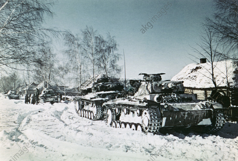 Deutsche Panzer im Schnee beim Vorstoß der Wehrmacht