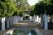 1 Florín - Australia, 1927 - Casa del Parlamento House-of-Representatives-Garden-Parliament-House-Gardens-009